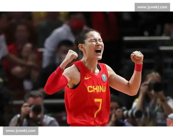 定海神针！杨力维用三分绝杀 + 更衣室暖心时刻 率中国女篮重塑冠军魂