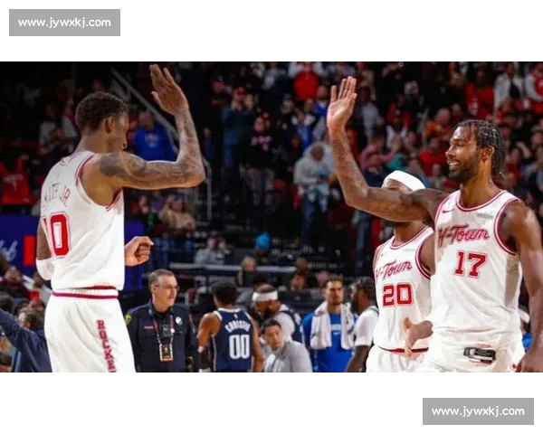 斯通打造 2.04 米巨无霸锋线!乌度卡 14 人轮换颠覆联盟 斯通打造 2.04 米巨无霸锋线!乌度卡 14 人轮换颠覆联盟